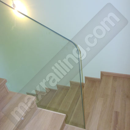 Стъклен парапет